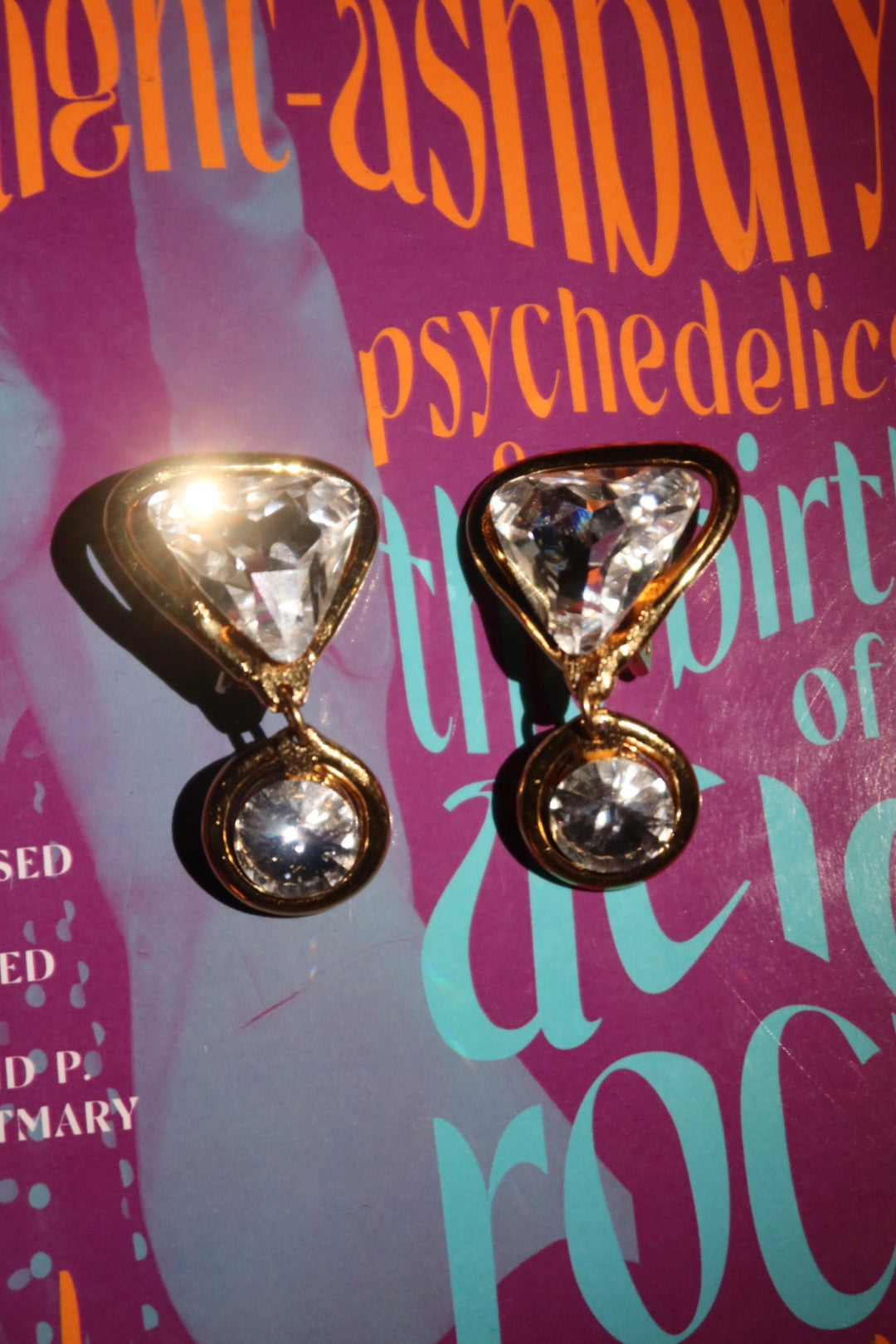 1980s Gold Tone Triangular Crystal Rhinestone Drop Clip Earrings