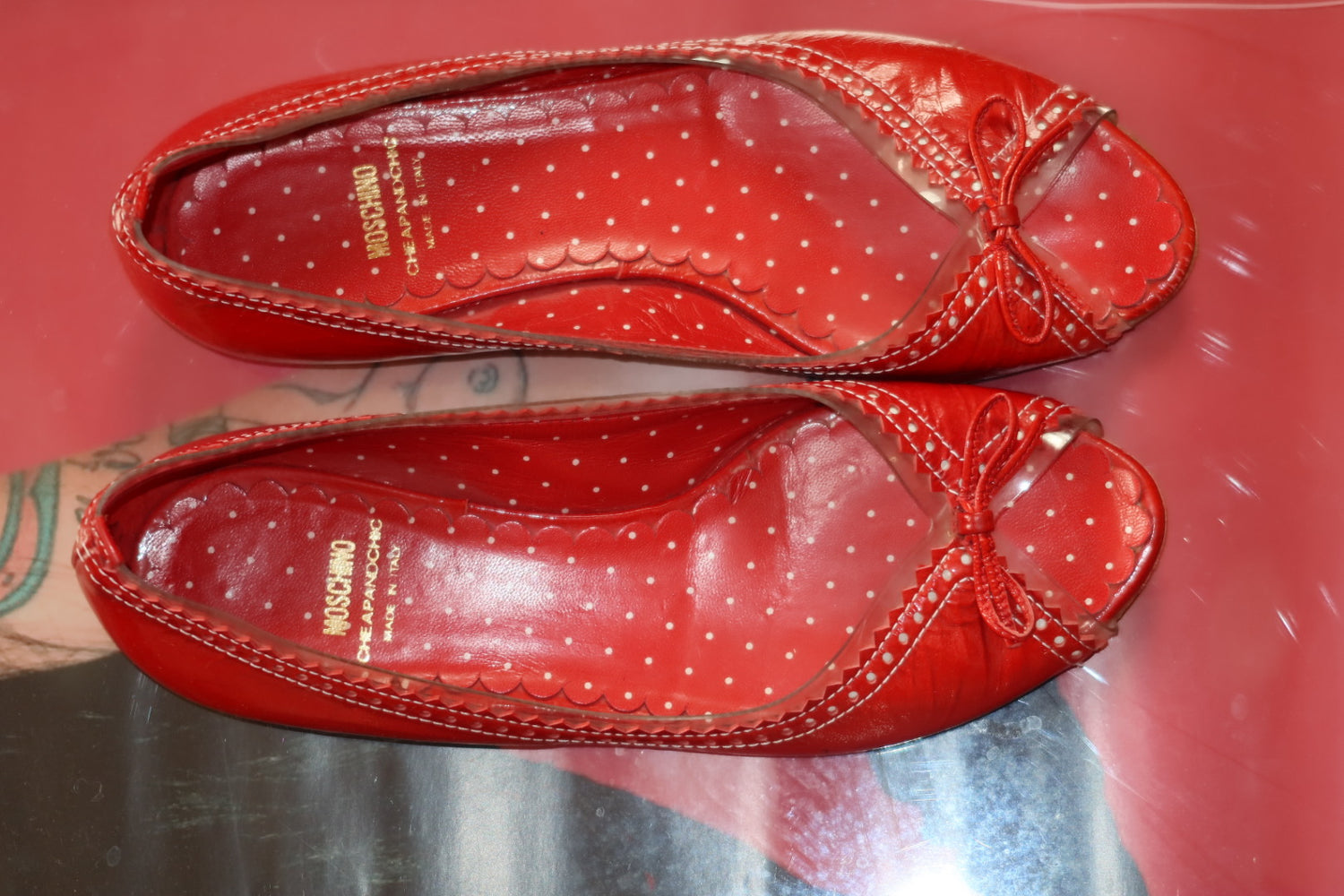 Ruby Glossy Moschino Cheap and Chic Ballet Flats with Bow and Polka Dot Lining | Made in Italy | Size 38.5