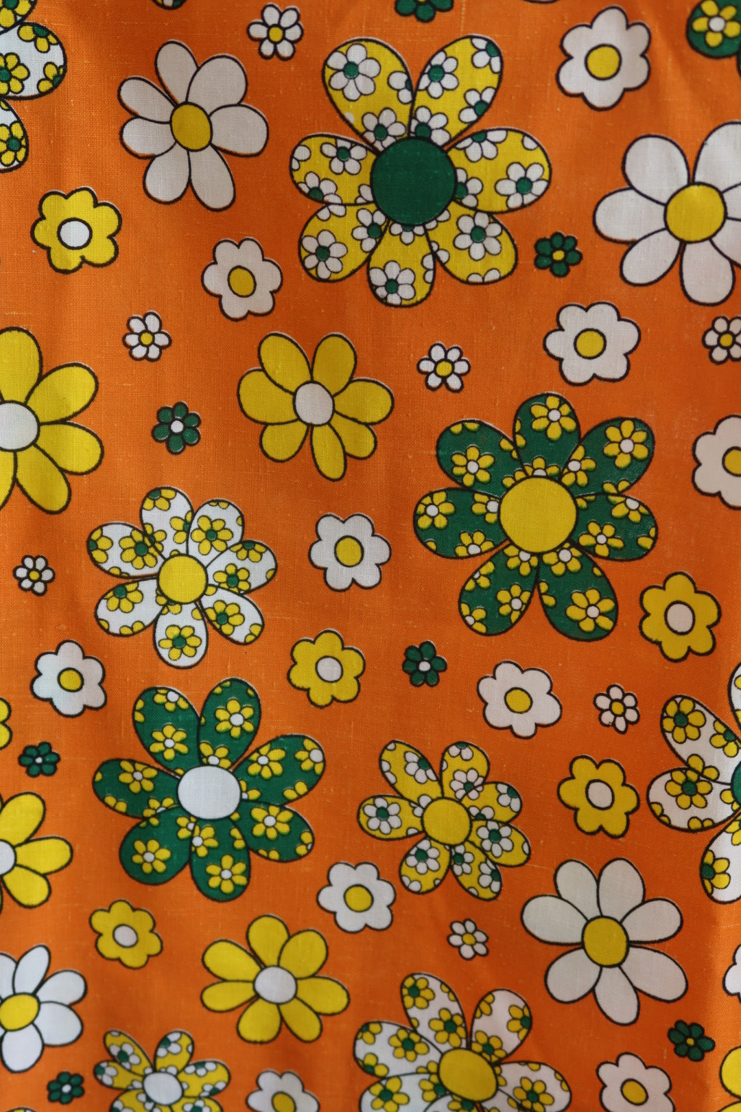 Vintage 1960s Mod Floral Shift Dress- Daisy Print Mini