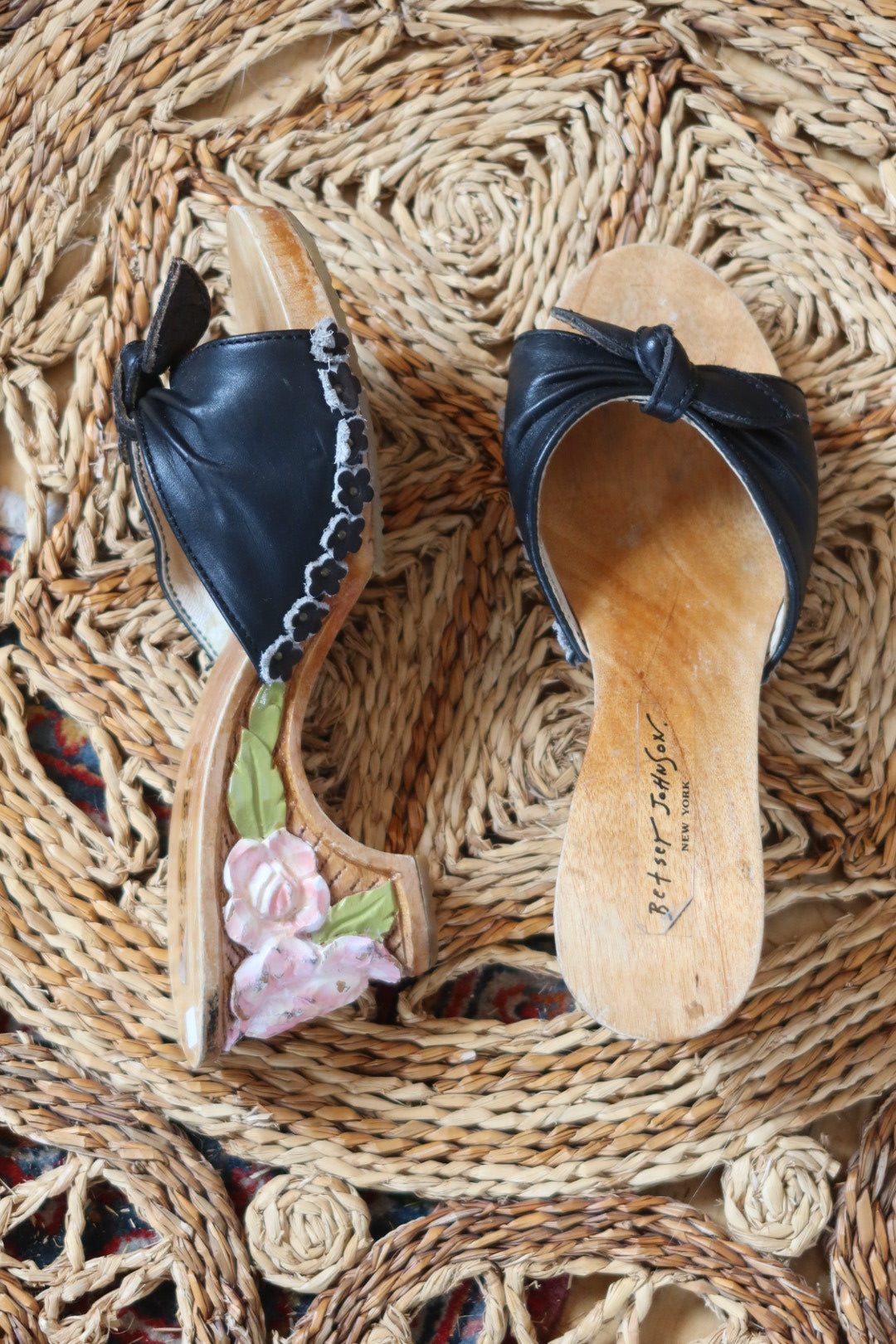 Vintage Betsey Johnson Carved Wood Rose Heel Slides Black Leather Bow Peep Toe Mules Size 6