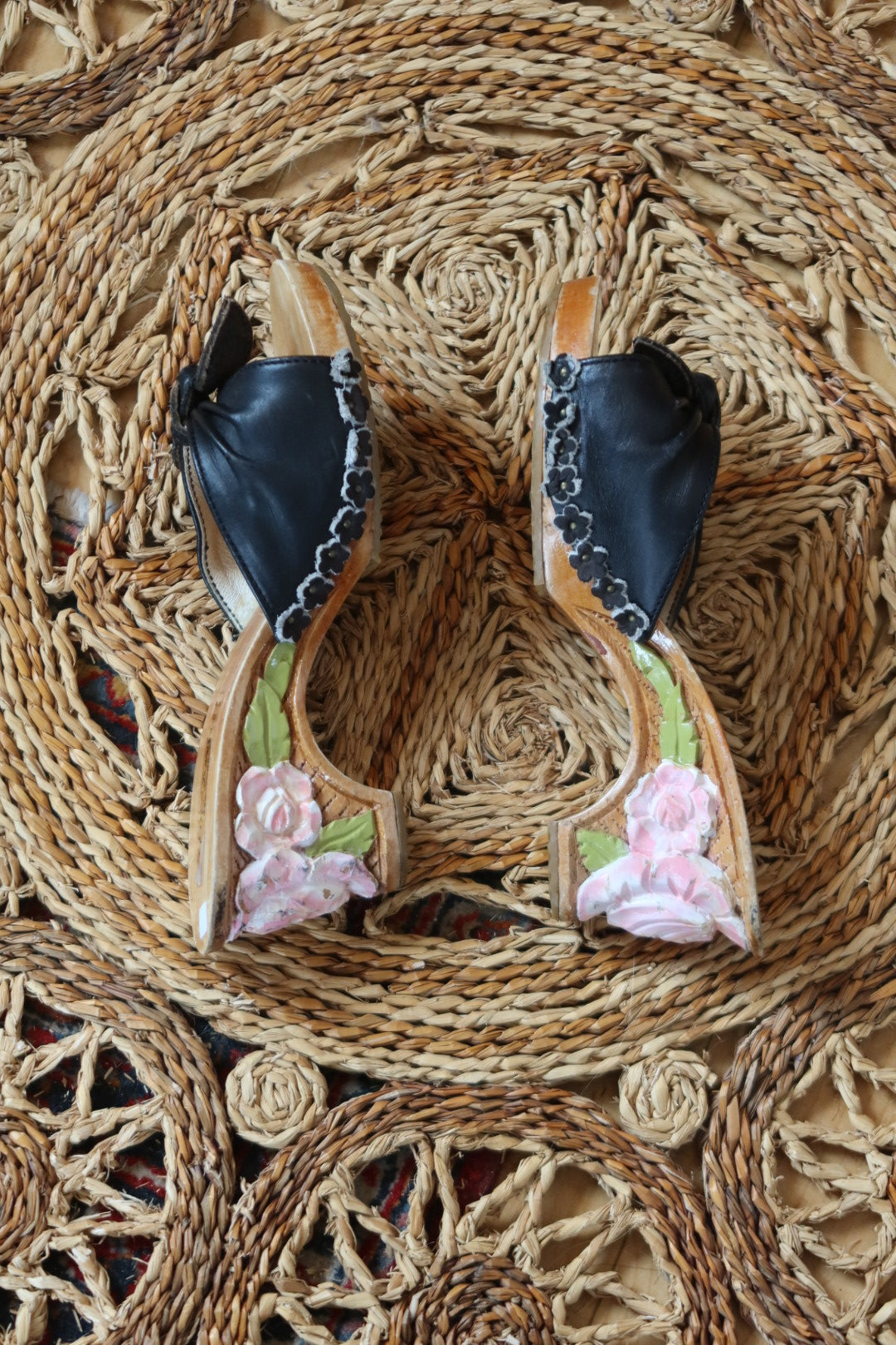 Vintage Betsey Johnson Carved Wood Rose Heel Slides Black Leather Bow Peep Toe Mules Size 6