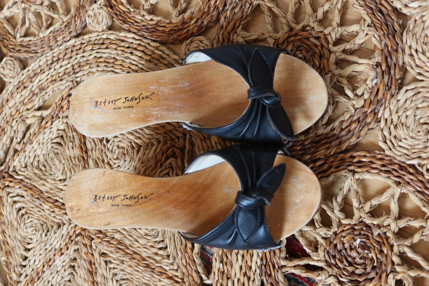 Vintage Betsey Johnson Carved Wood Rose Heel Slides Black Leather Bow Peep Toe Mules Size 6